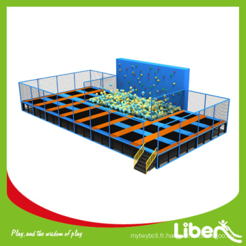 2015 Top Sale Jeux de sport Trampoline intérieur avec mousse, taille personnalisée Trampoline intérieur avec escalade Foam PIt